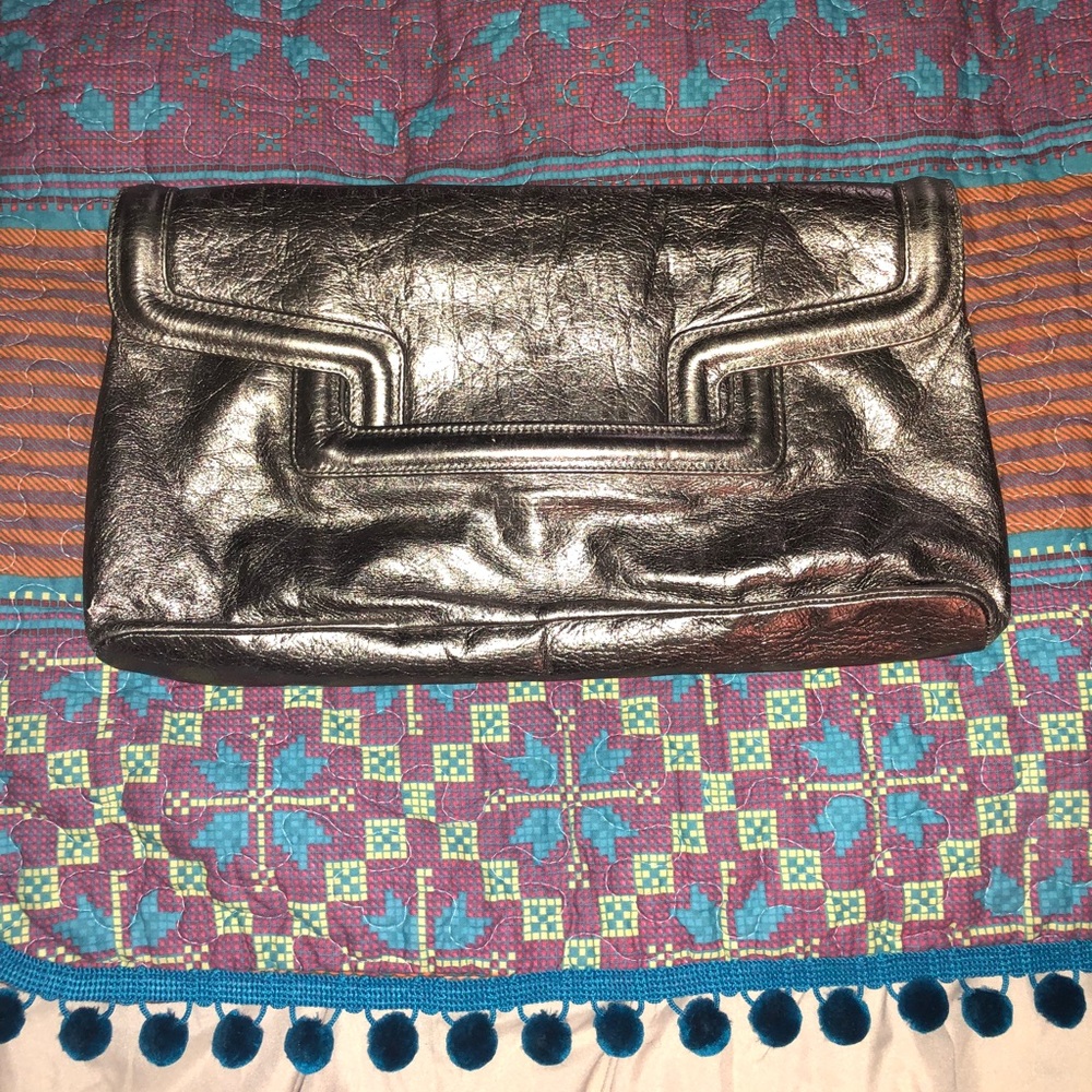 Bronze clutch